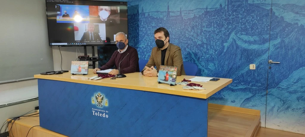 En la sala de Prensa del Ayuntamiento, Pablo García, Tomás Sánchez-E. más Juan Massana y Cruz Aldana en la pantalla. FJeGR3nX0AAoQAz